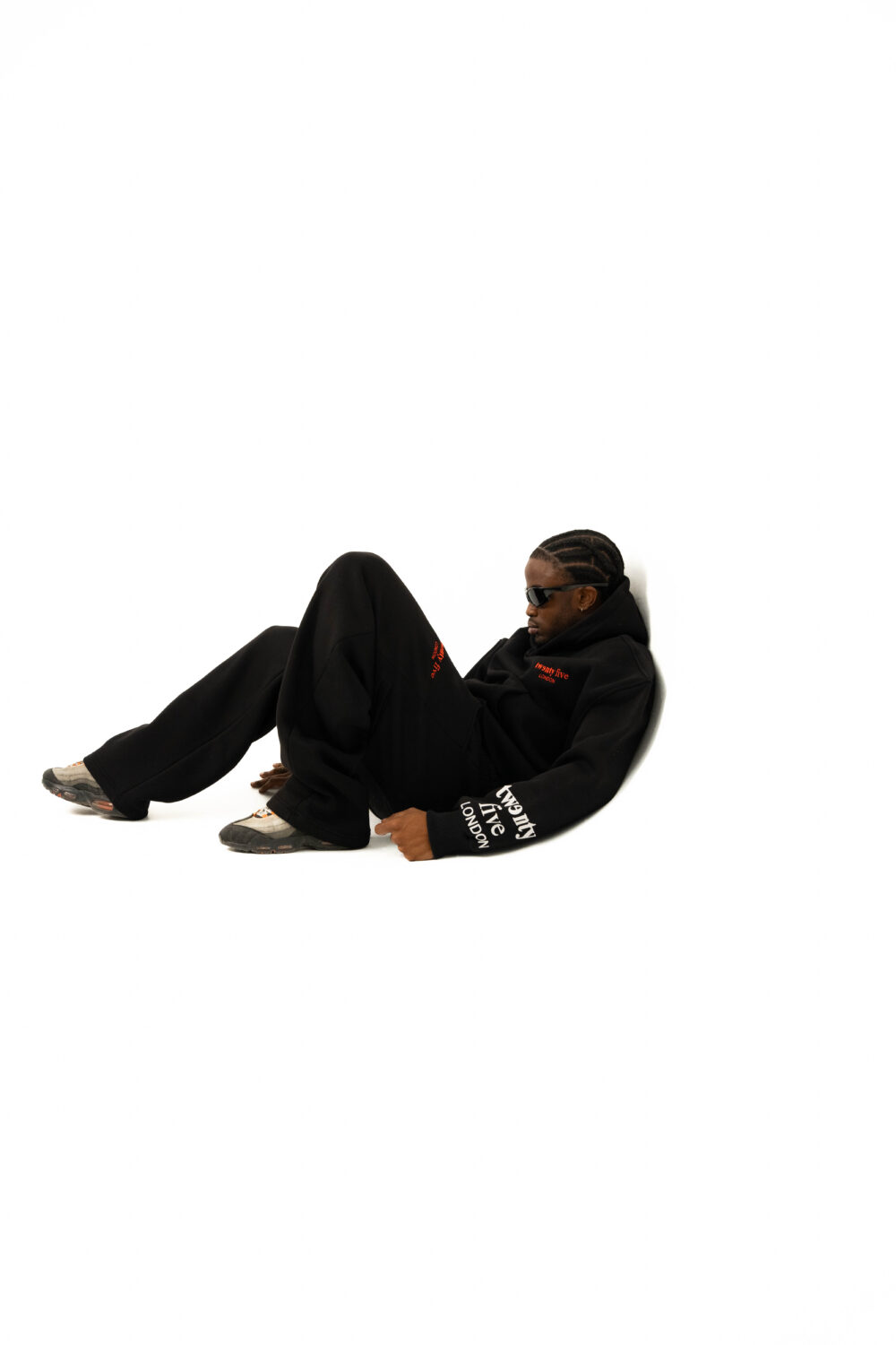 OFF-DUTY LOUNGE CROP HOODIE - BLACKOUT - Image 4